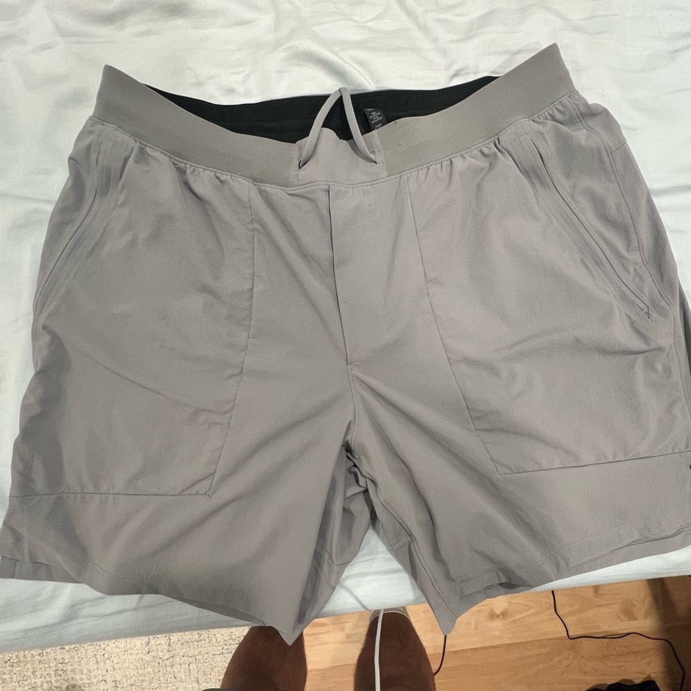Lululemon Athletica Gray Athletic Shorts Lightweight and Versatile